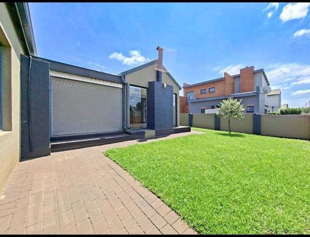 3 BEDROOM HOUSE FOR SALE IN MIDSTREAM ESTATE